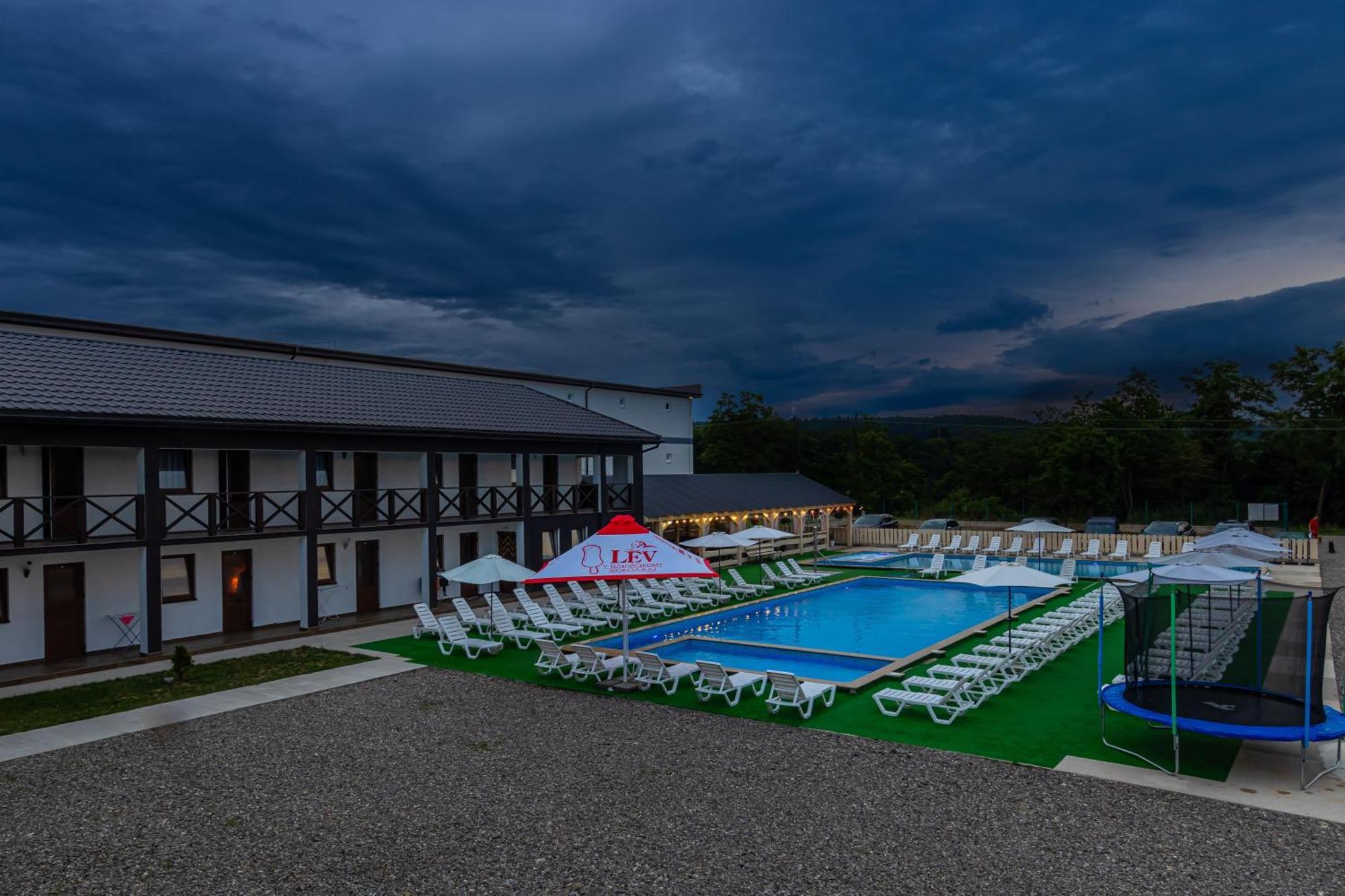 Romantik Solotvyno Exterior foto